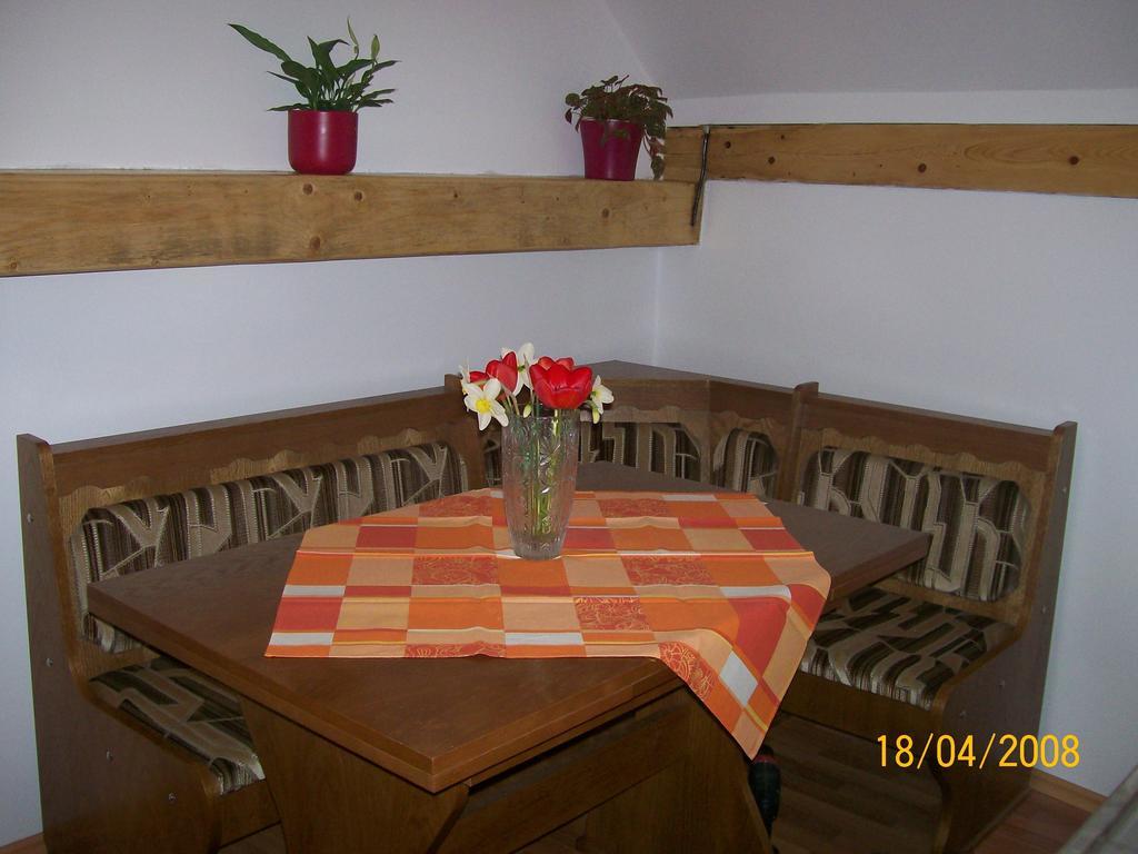 Hotel Casa Sara Săcele Habitación foto