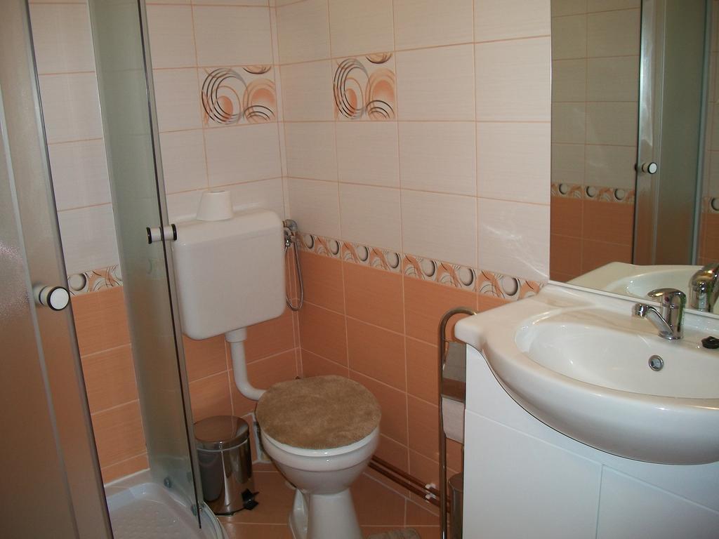 Hotel Casa Sara Săcele Habitación foto